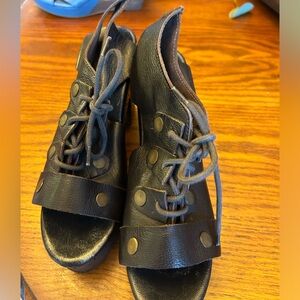 Free People Farrah Dark Brown Leather Carved Wood Sole Platforms /EU 41 /US 10.5